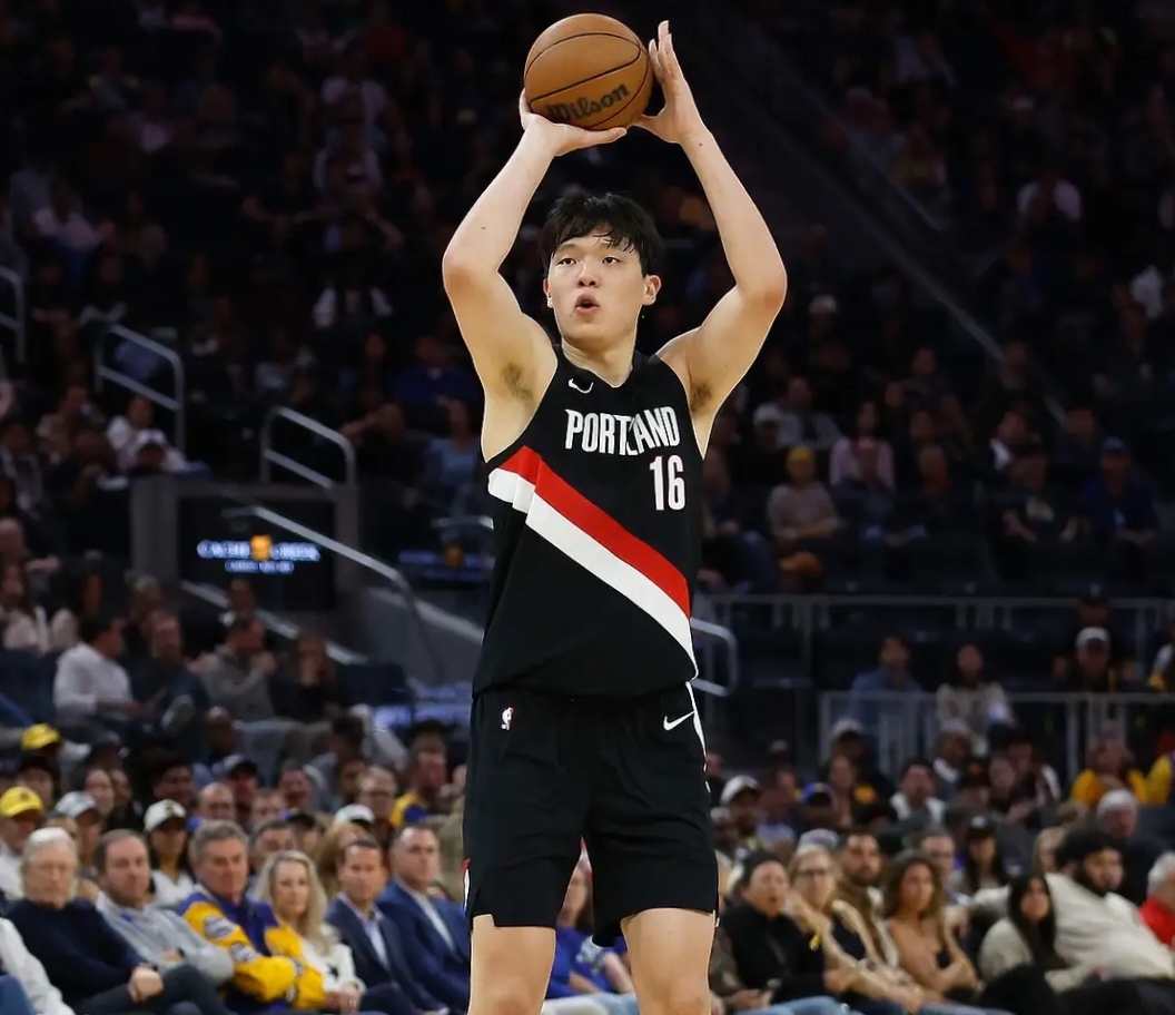 太狠了！波特兰开拓者今晚止住颓势拜仁慕尼黑今晚远射贴柱，库里在曼联比赛中伤愈复出的简单介绍